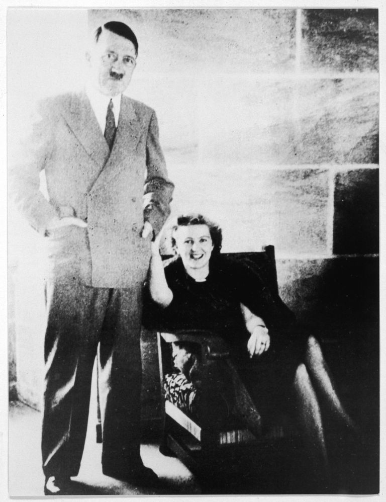 Adolf Hitler ja Eva Braun Baieri Alpides Berghofi residentsis umbes 1940