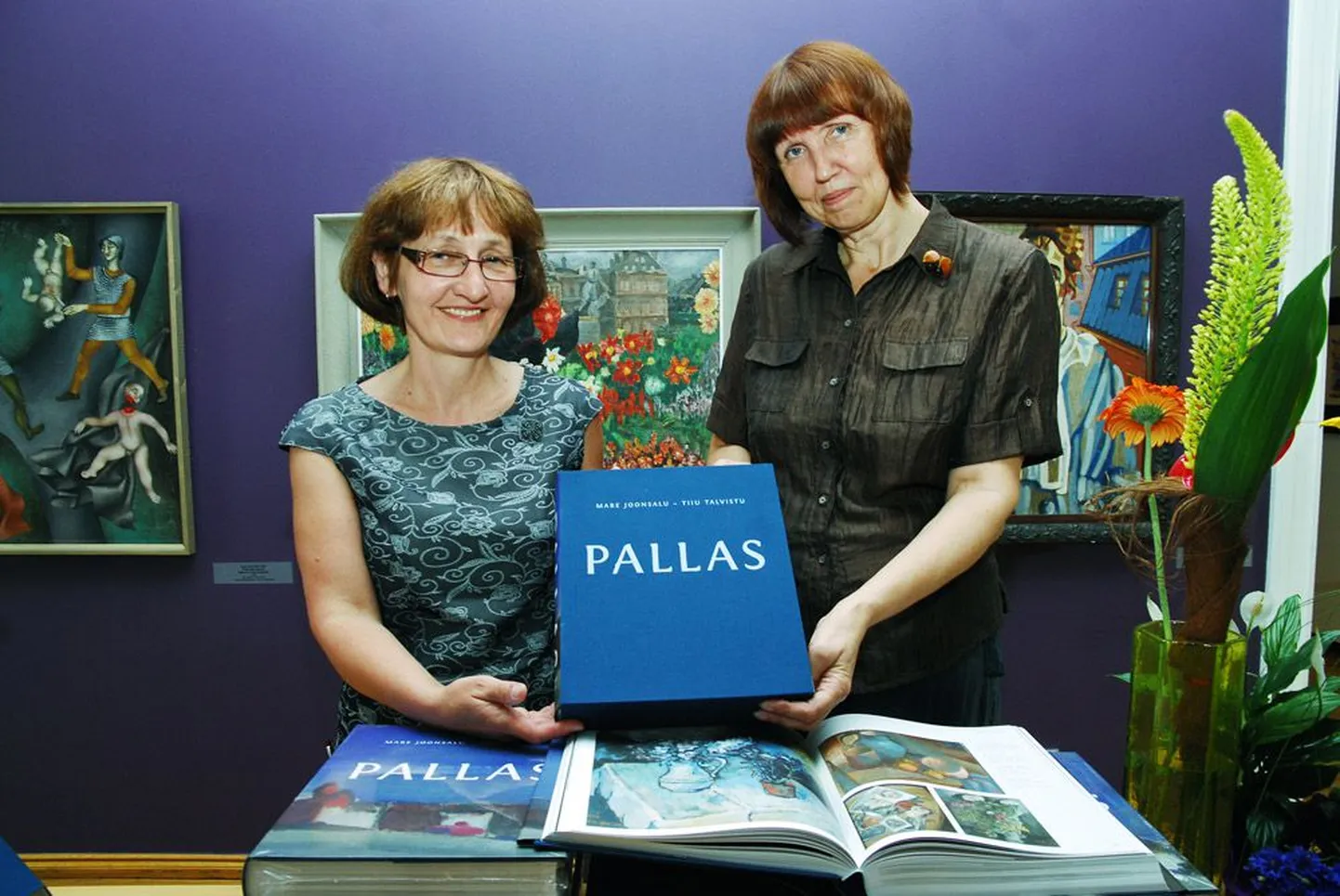«Pallase» autorid Mare Joonsalu (vasakul) ja Tiiu Talvistu on ühtlasi Tartu kunstimuuseumis avatud samanimelise näituse kuraatorid.
