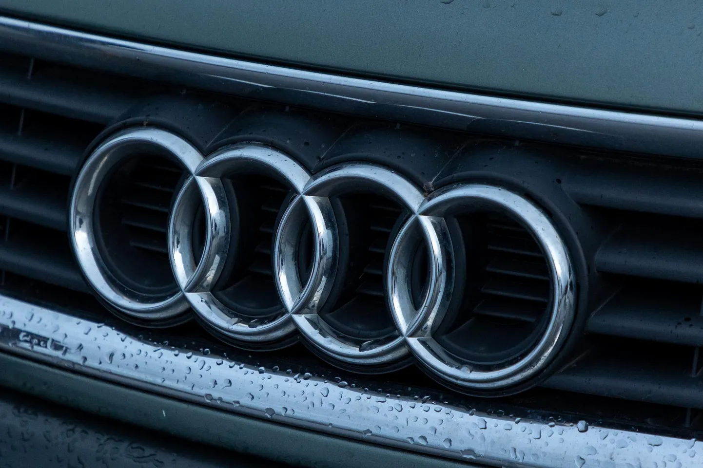 Pärnus varastati üks Audi koos golfikäruga Karja tänavalt ja teine Kanali tänavalt.