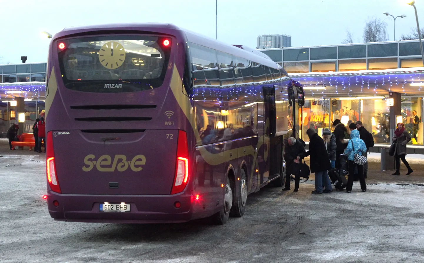 Mootor Grupp, mis ostab igal kuul ligi 550 000 liitrit kütust, võidab igal kuul nafta odavnemise tõttu ligi 40 000 eurot. Kontserni ligi 300 bussi hulka kuuluvad ka Sebe bussid.