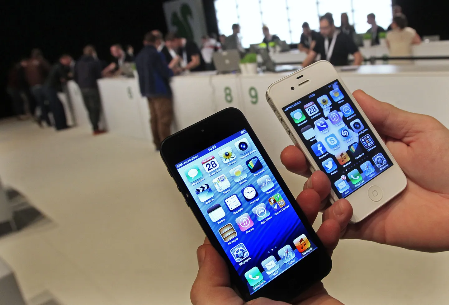 Apple iPhone 5 ja iPhone 4S.