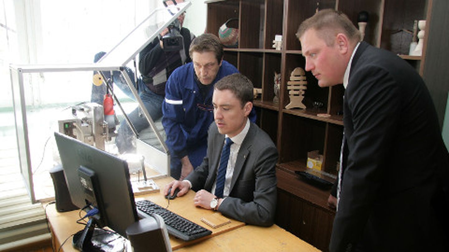 Peaminister Taavi Rõivas külastas Ida-Virumaa ringkäigul muu hulgas ka Kohtla-Järve Tammiku põhikooli.