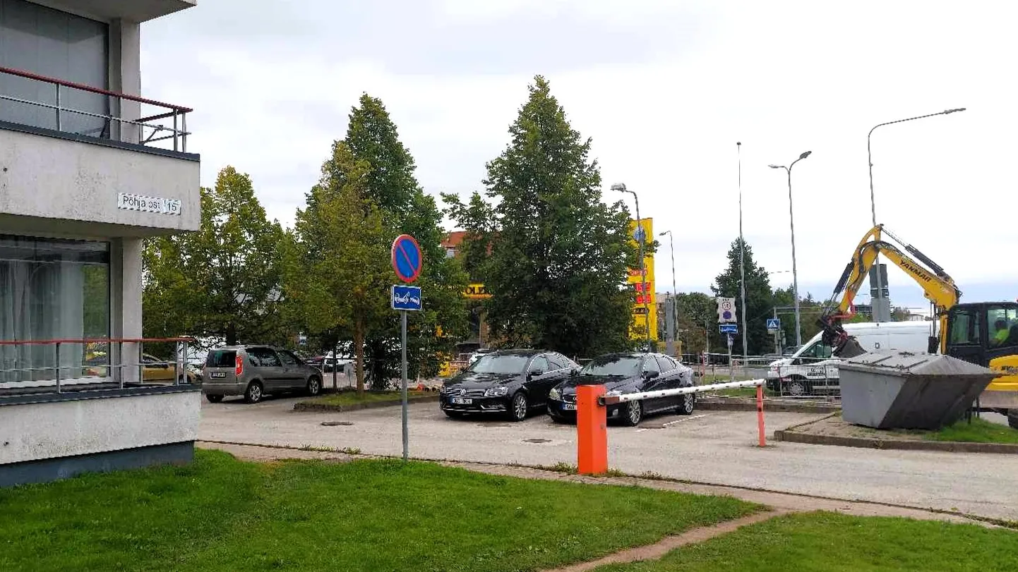 Жилой дом на Пыхья пуйестеэ в Тарту и автозаправочная станция Jaama Olerex.