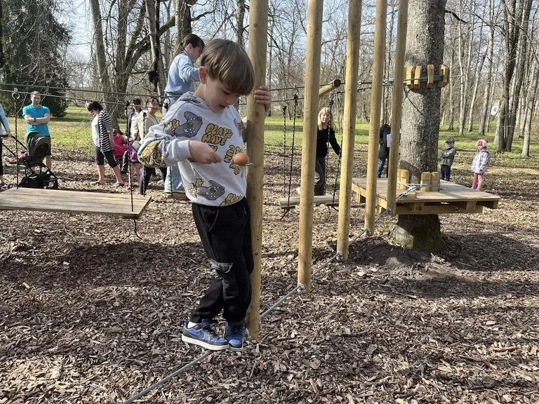 Lapsed said rännata seiklusrajal, kus iga peatus pakkus põnevust ja üllatusi.
