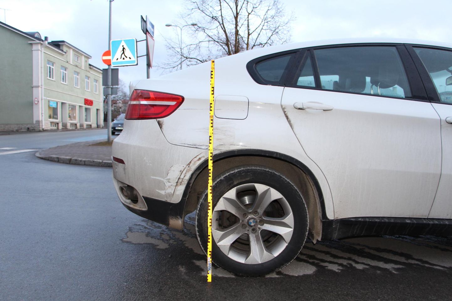 Õnnetusse sattunud BMW X6.