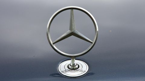 Хорошая наводка помогла обнаружить угнанный раритетный Mercedes