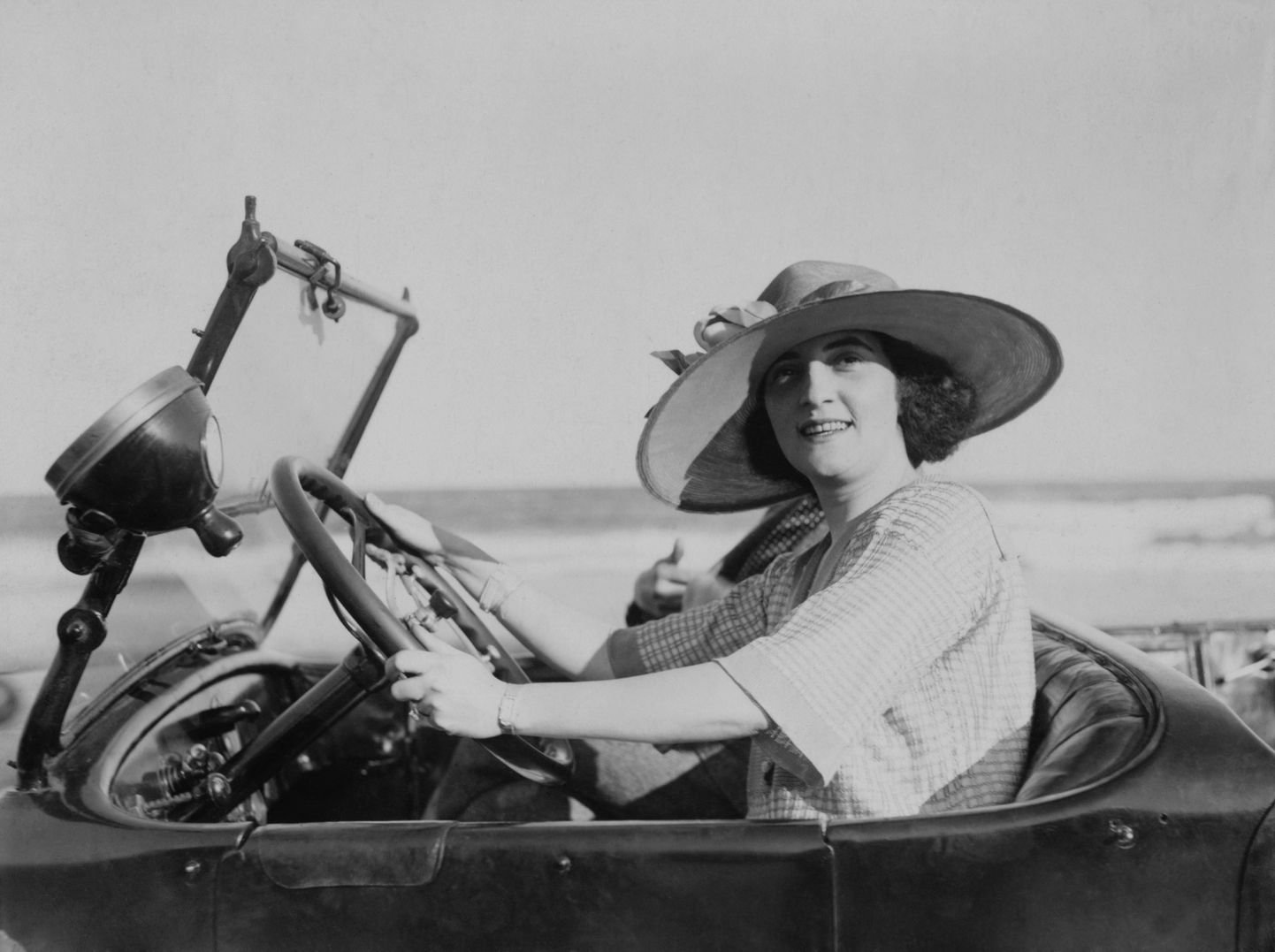 Naine autoroolis, 1921.