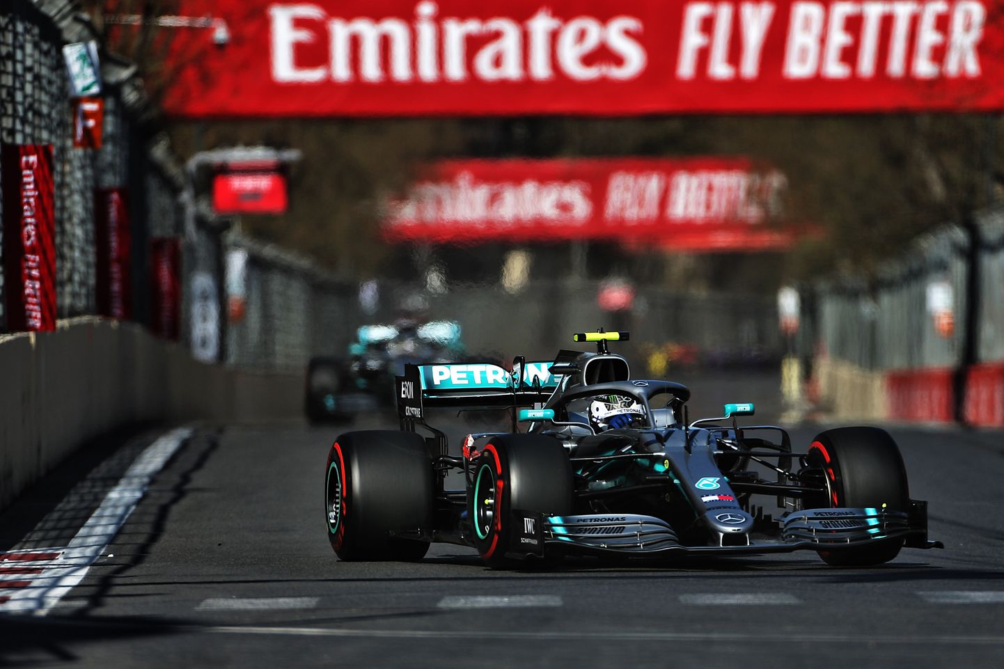 Valtteri Bottas võitis Aserbaidžaani GP. Mercedes saavutas hooaja neljanda kaksikvõidu.