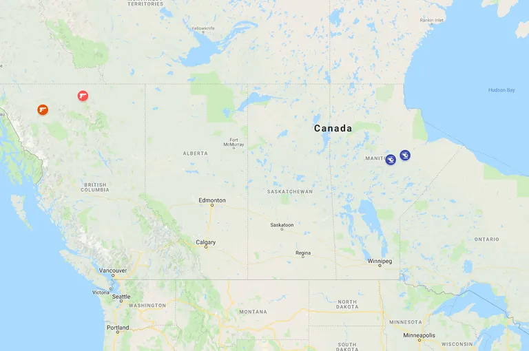 Kaardil on punase relvaga märgitud Leonard Dycki surnukeha (vasak) ning Lucas Fowleri ja Chynna Deese’i surnukehade leidmise koht. Sinise helikopteriga on märgitud Gilliami otsingupiirkond (vasak) ja York Landingu otsingupiirkond (parem).