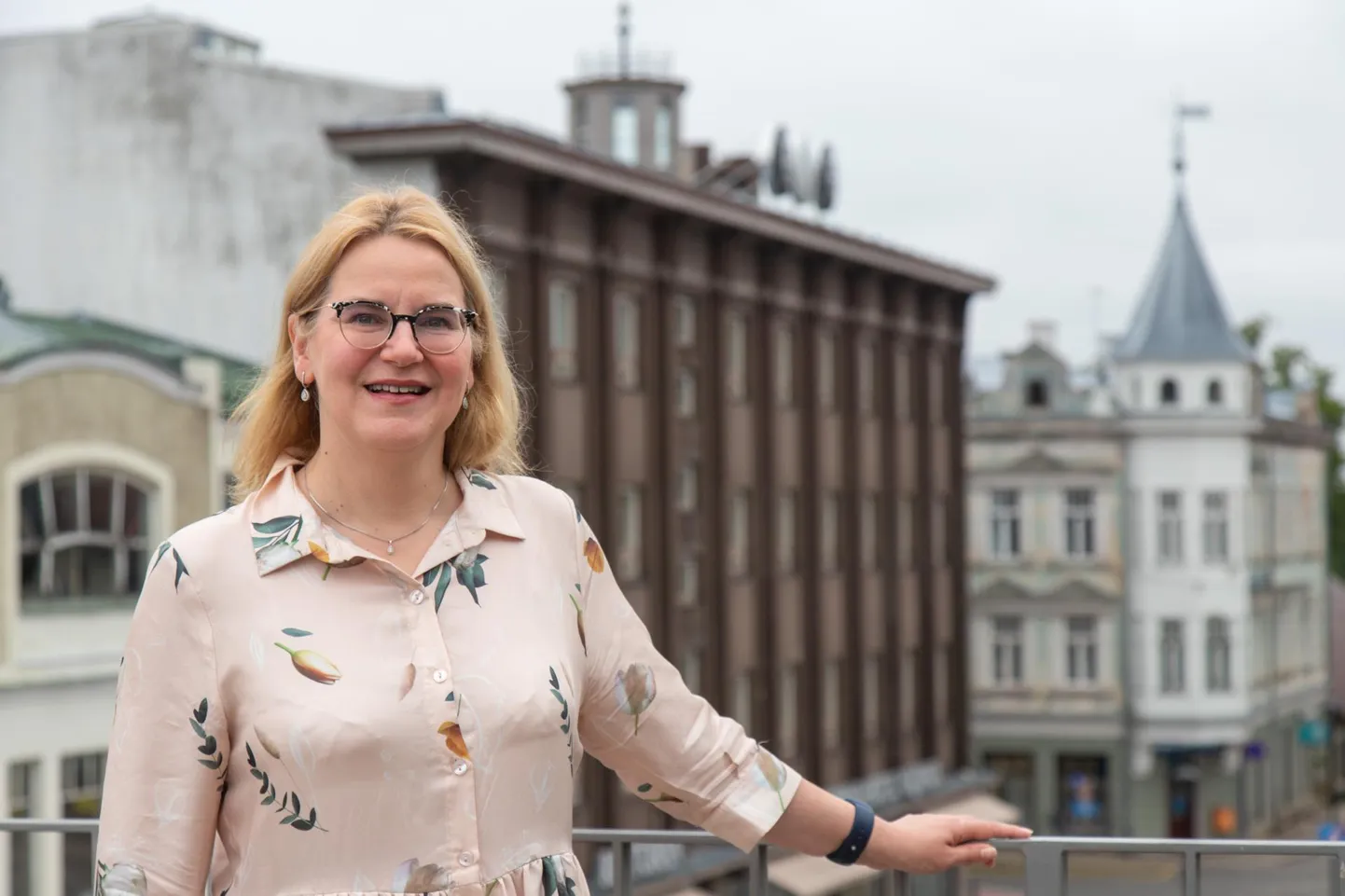 Muinsuskaitseameti peadirektor Liisa Pakosta ütles, et tema ja ministeeriumi muinsuskaitsealased erimeelsused olid põhimõttelist laadi. Eilsel kohtumisel leidnud ta, et pole mõtet vastuvoolu ujuda, ning otsustas ametist lahkuda