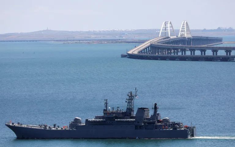 Керченский мост - одна из целей украинских вооруженных сил, заявил Резников