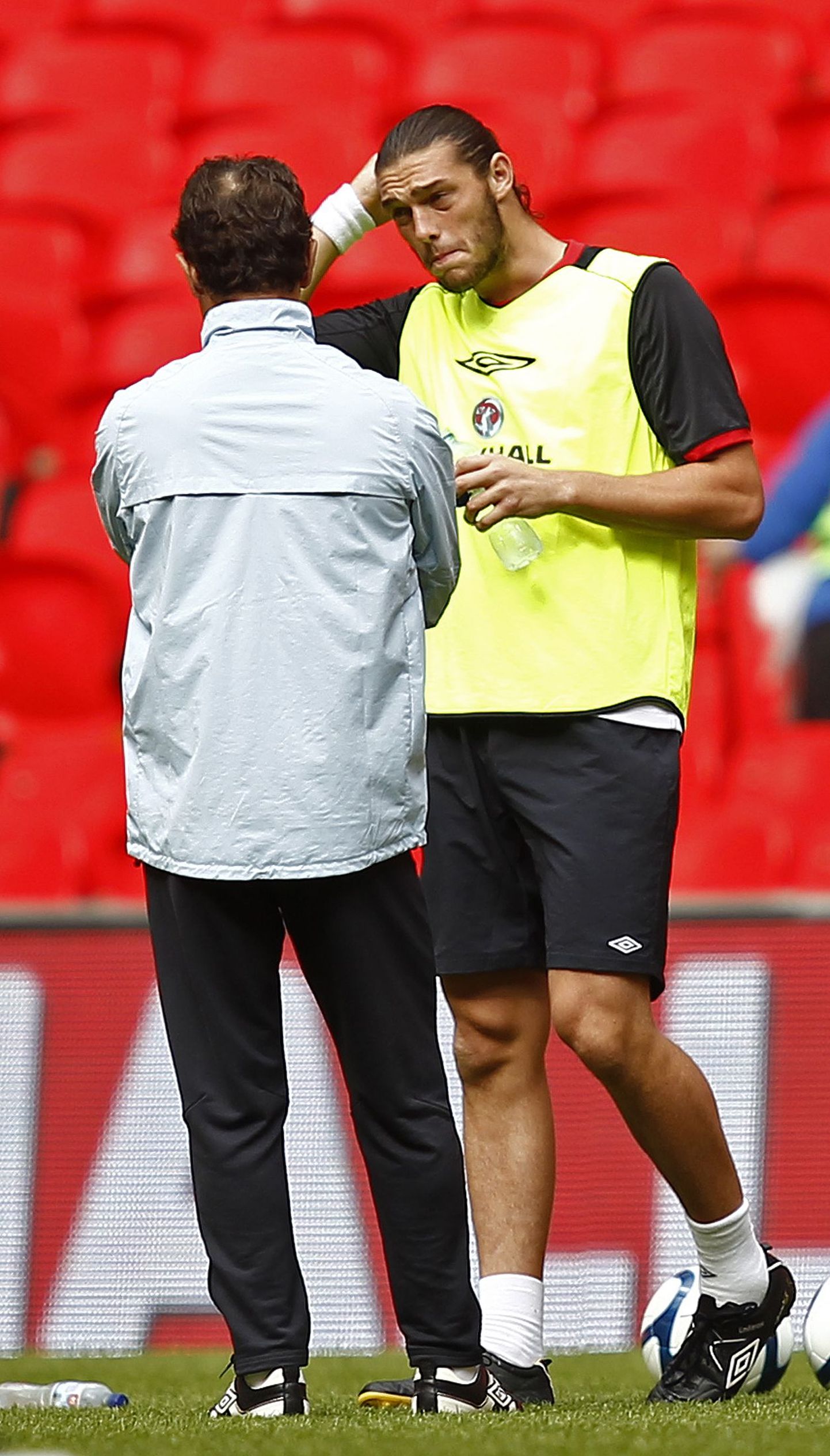 Fabio Capello (vasakul) ja Andy Carroll.