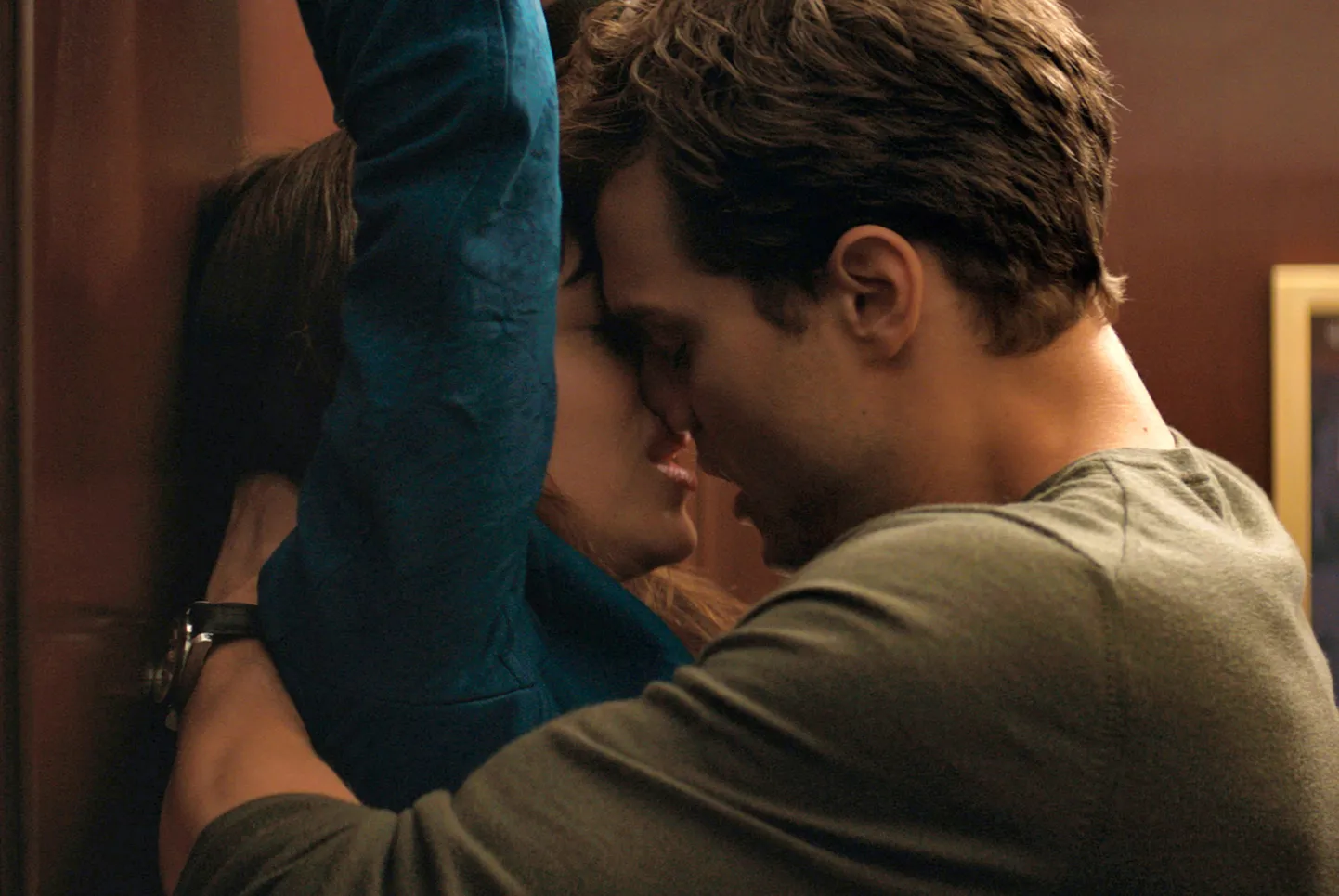 Näitlejad Dakota Johnson ja Jamie Dornan filmis "Fifty Shades of Grey".