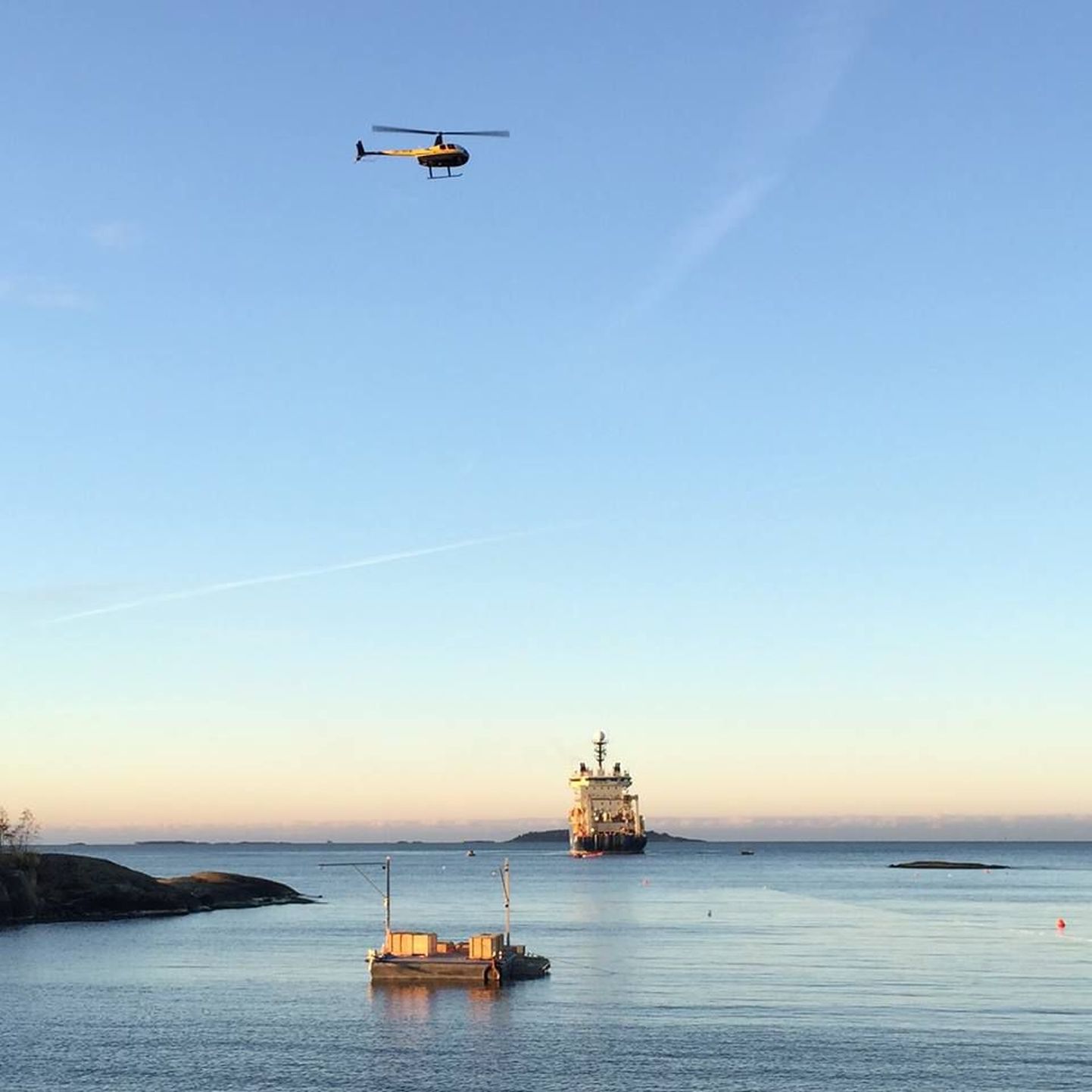Kaablipaigalduslaev Ile de Brehat Helsingi lähedal tööd alustamas.