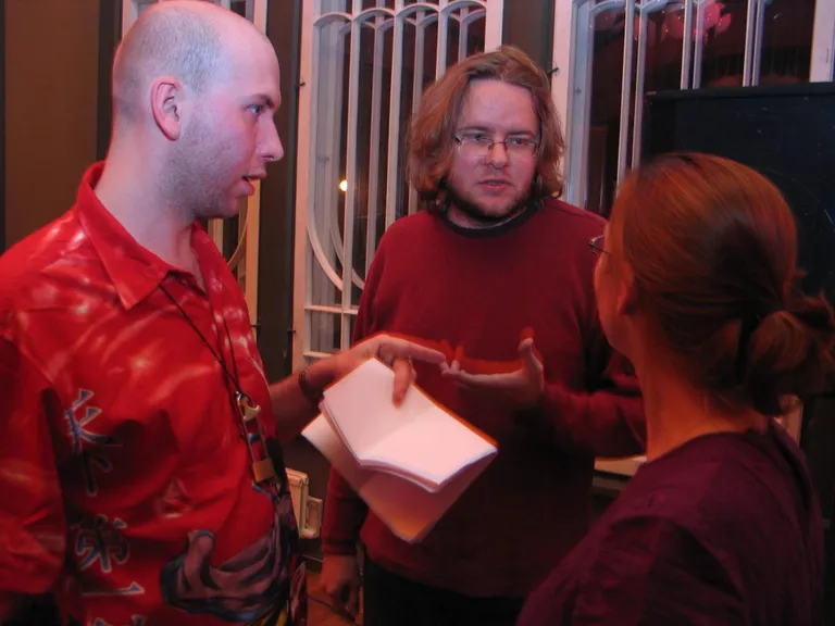 Jürgen Rooste ja Jan Kaus Luuleprõmmul 2004. aastal Tartus Saksa Kultuuri Instituudis.