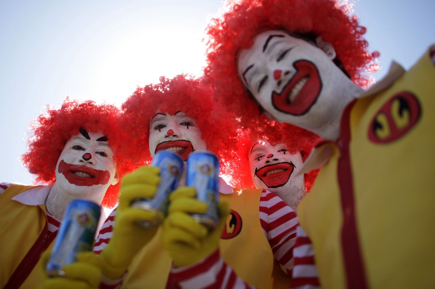 McDonald`si klounid.Venemaa president Vladimir Putin andis valitsusele korralduse toetada režisöör Nikita Mihhalkovi ideed, asutada McDonald`siga konkureeriv kiirtoidukett.