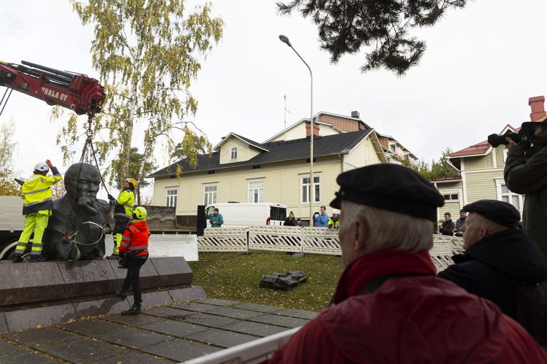 Somijā demontēts pēdējais Ļeņina piemineklis
