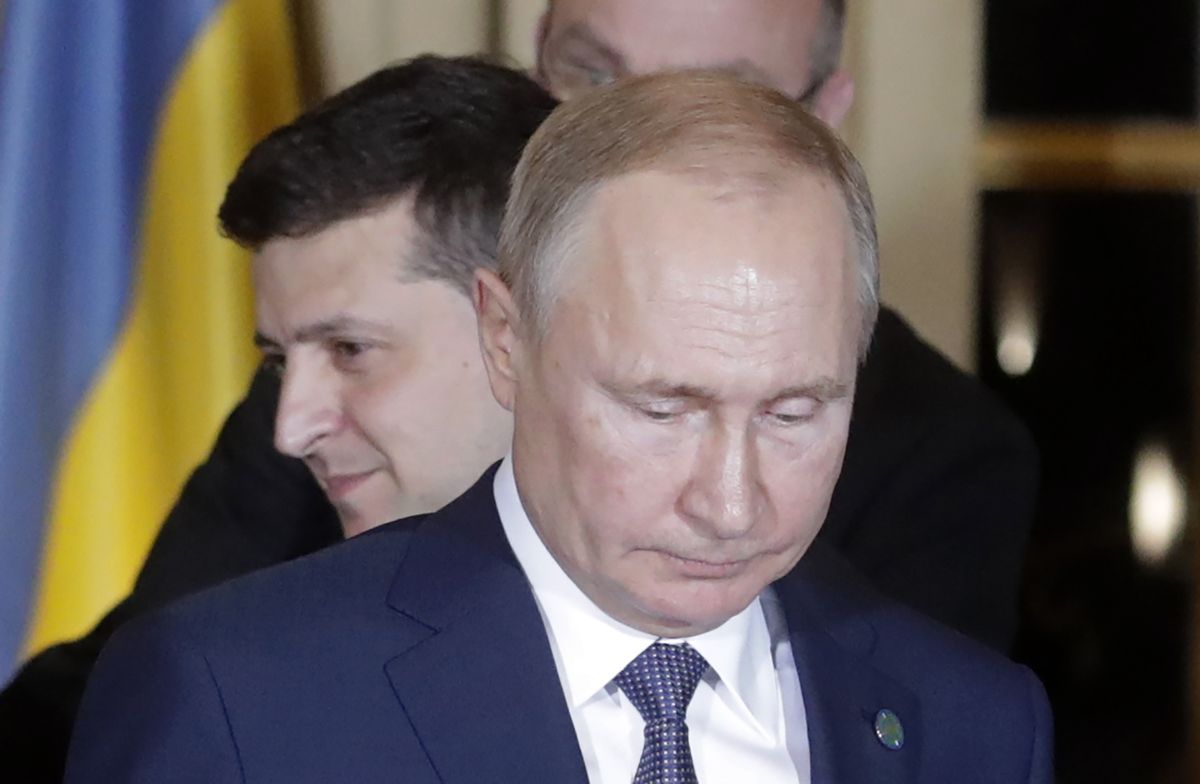 Владимир Зеленский обходит Путина на переговорах с участием лидеров Франции и Германии, Париж, Франция, 9 декабря 2019 года.