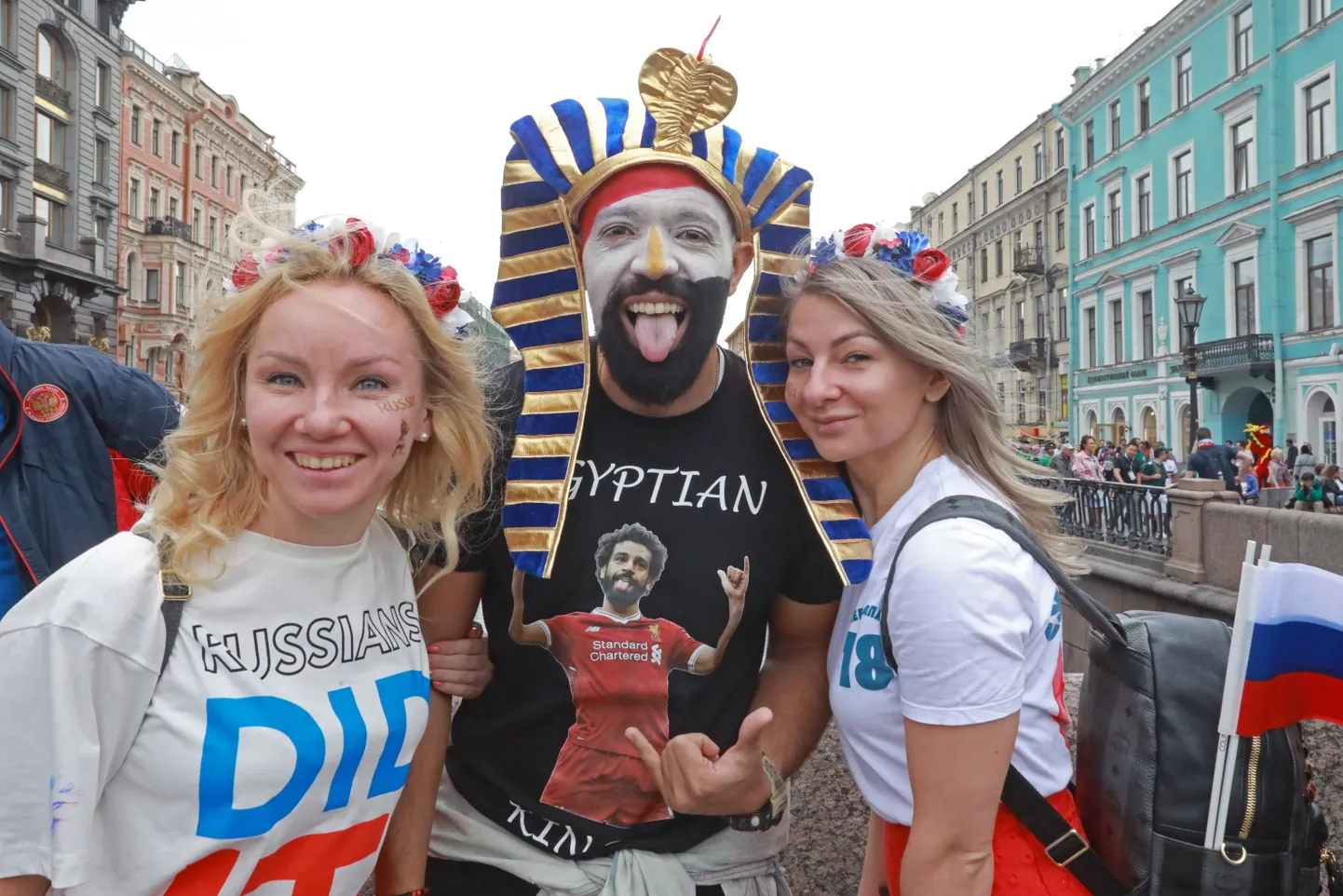 Футбольные фанаты на улицах Петербурга