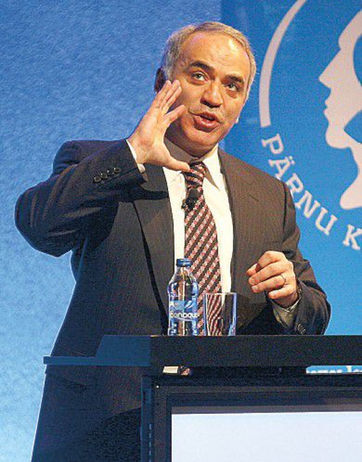 Гарри Каспаров на конференции в Пярну.