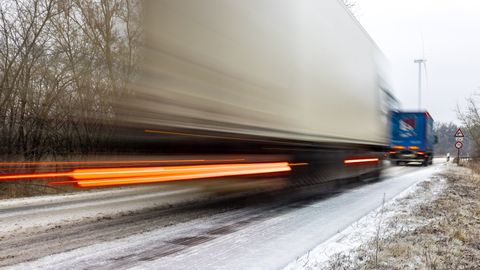 Ceļu satiksmes negadījumos cietuši 11 cilvēki, pieķerti pieci dzērājšoferi