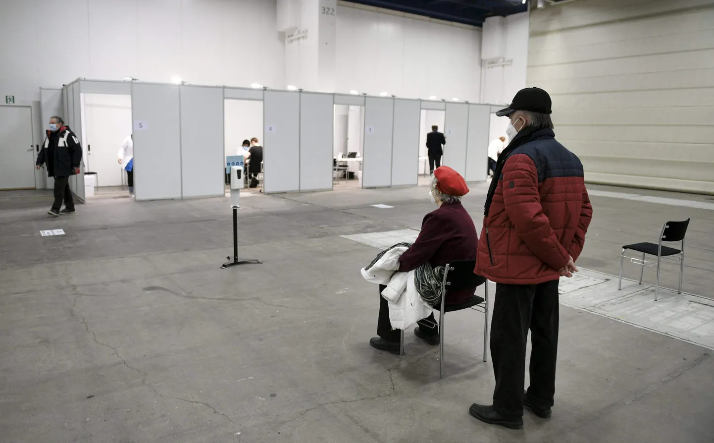 В Хельсинки пожилые люди ждут вакцинации от коронавируса. Февраль 2021. Фото иллюстративное.