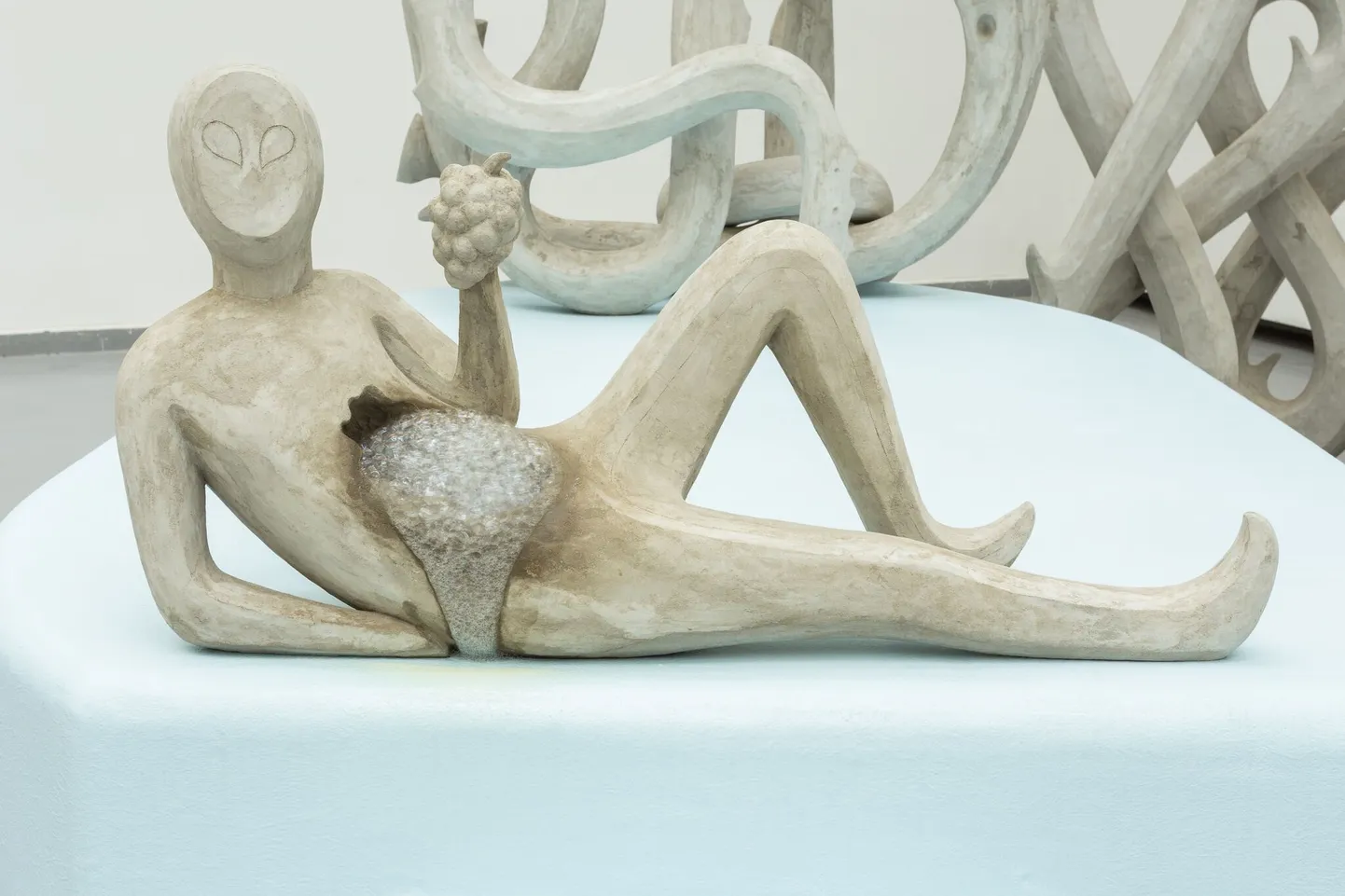 Anna Hulačová teos «Maa-alune maailm pea alaspidi» 2018