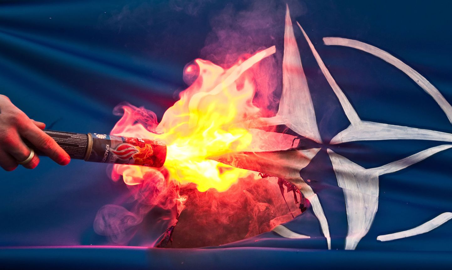 NATO lipu põletamine Moskvas.
