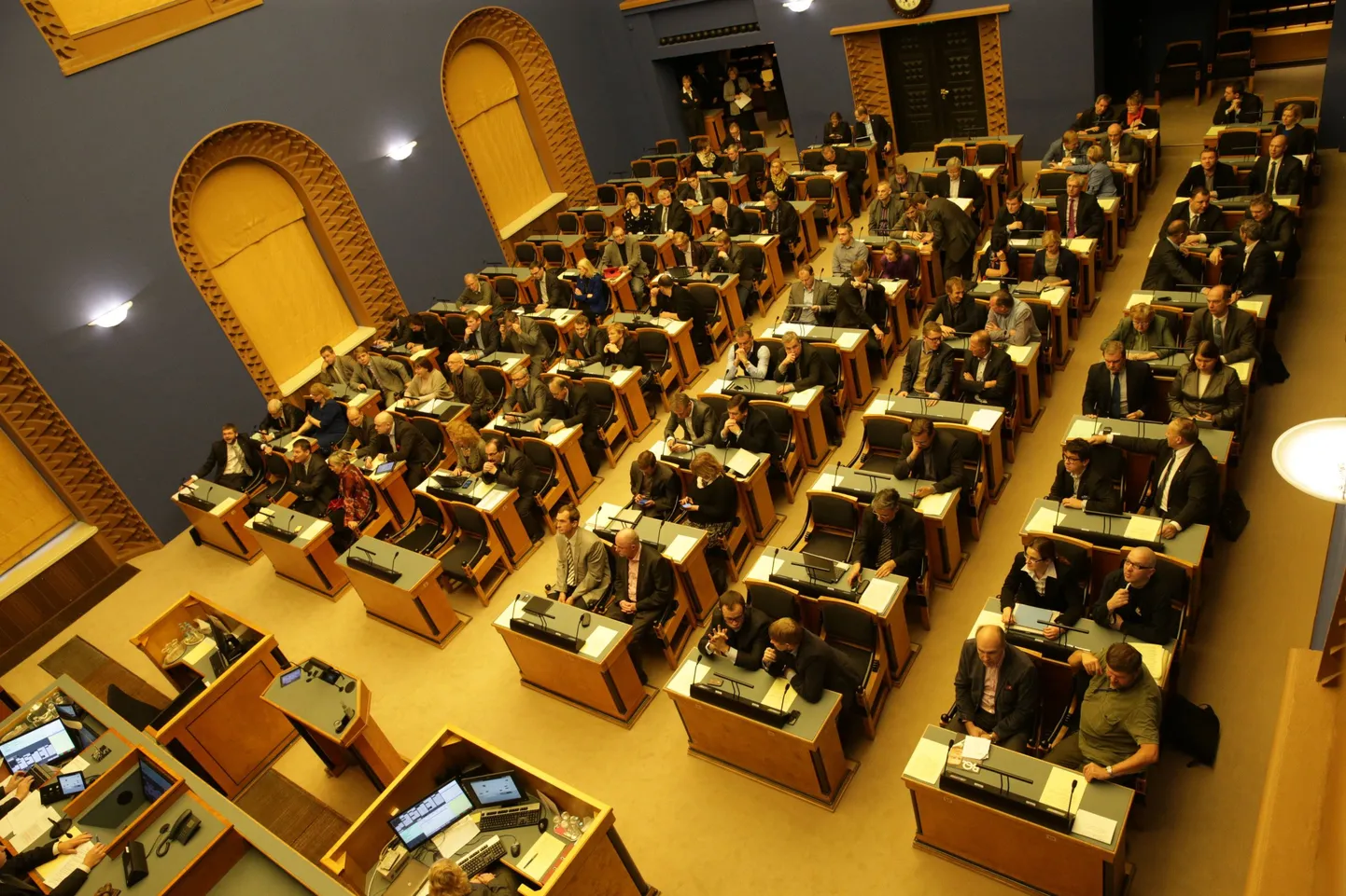 Aastaid vaikselt toiminud salapakt sattus esimest korda kella külge juba 2006. aasta presidendiheitluse eel, kui katuserahadega püüti üles osta valijamehi.