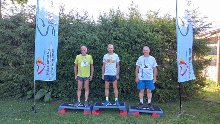 55-aastaste ja vanemate meeste konkurentsis jooksis end võitjaks Kaido Paju (keskel) jättes teiseks Aare Selge (vasakul) ja kolmandaks Margus Glase (paremal).