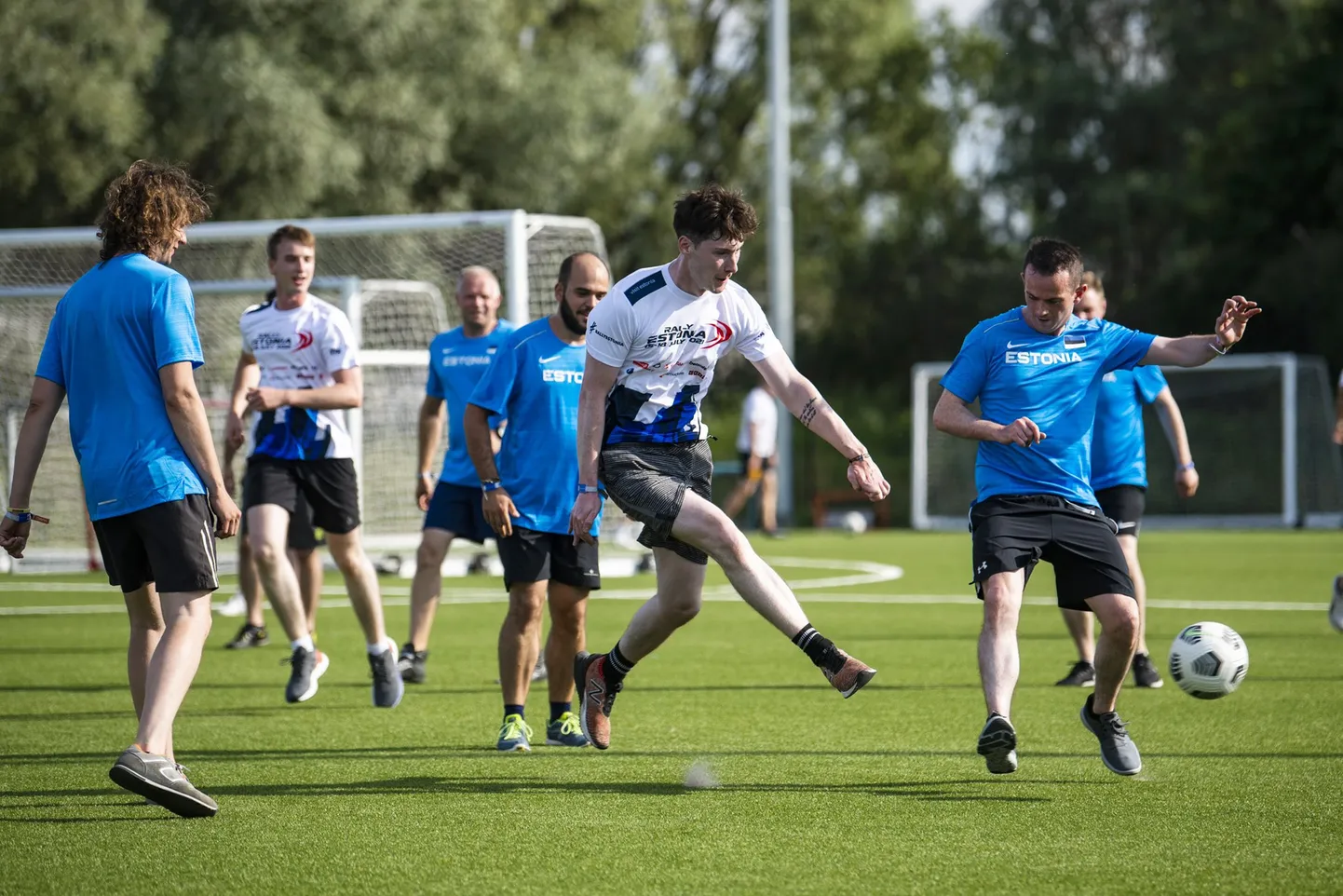 Kaardilugejad (sinines) said sõitjatelt napilt lüüa.