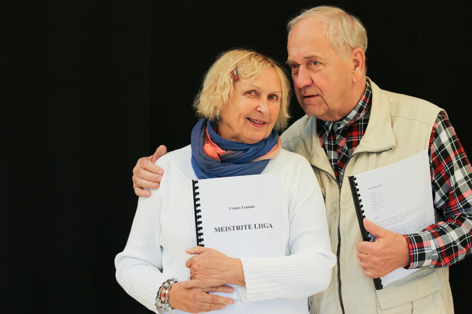Urmas Lennuk on näidendi «Meistrite liiga» kirjutanud ja pühendatud Luule Komissarovile ja Peeter Jürgensile.