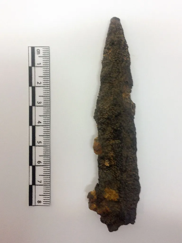 Väljakevamistel Kentis Ebbsfleetis leiti Julius Caesari armeega seotud esemeid, pildil odaots