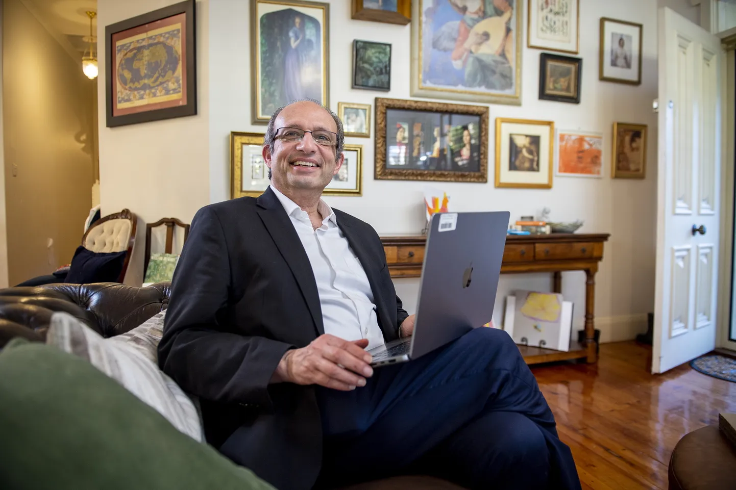Somertoni mehe müsteeriumi lahendanud Professor Derek Abbott.