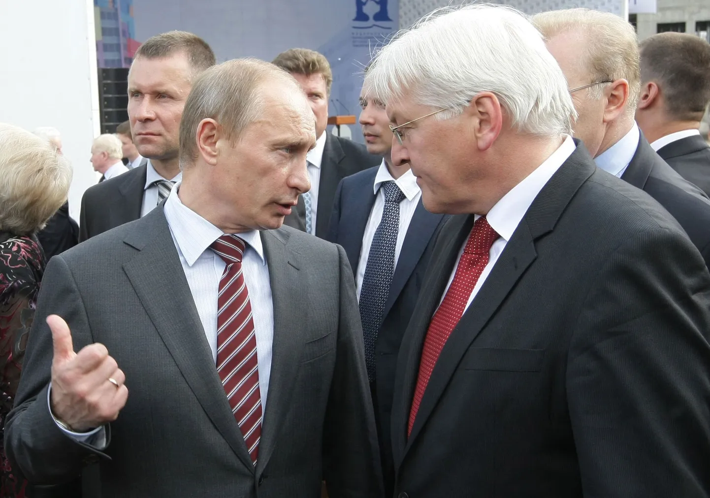Venemaa peaminister Vladimir Putin ja Saksamaa välisminister Frank-Walter Steinmeier.