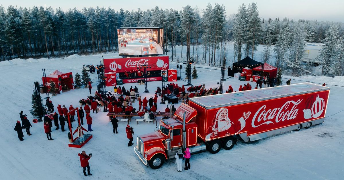 Fotografii ⟩ Legendara caravana de Crăciun Coca-Cola vine din Laponia la Tallinn