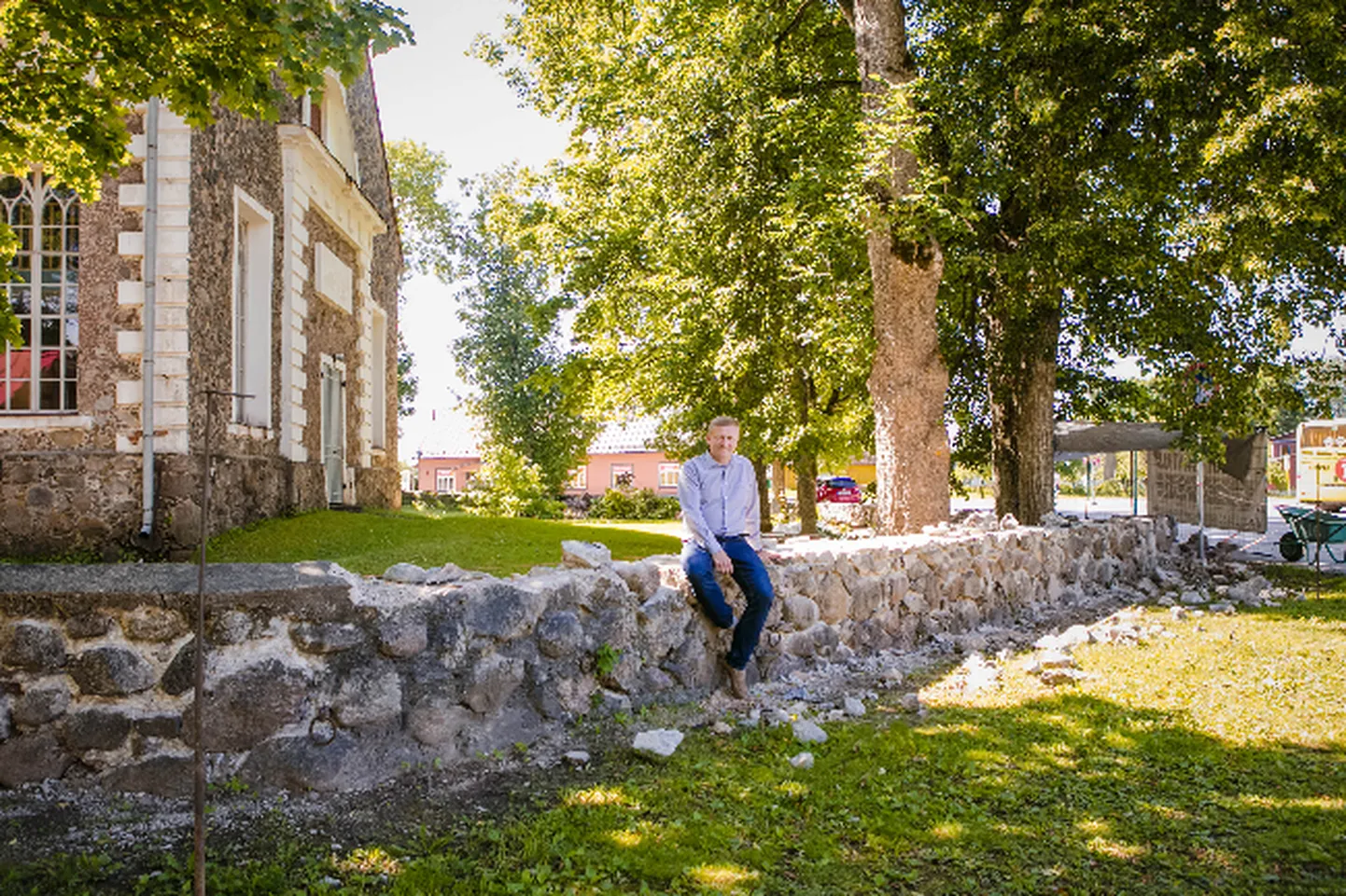 Kanepi vallavanem Andrus Seeme leiab, et lagunenud müüri kordategemine on hädavajalik.