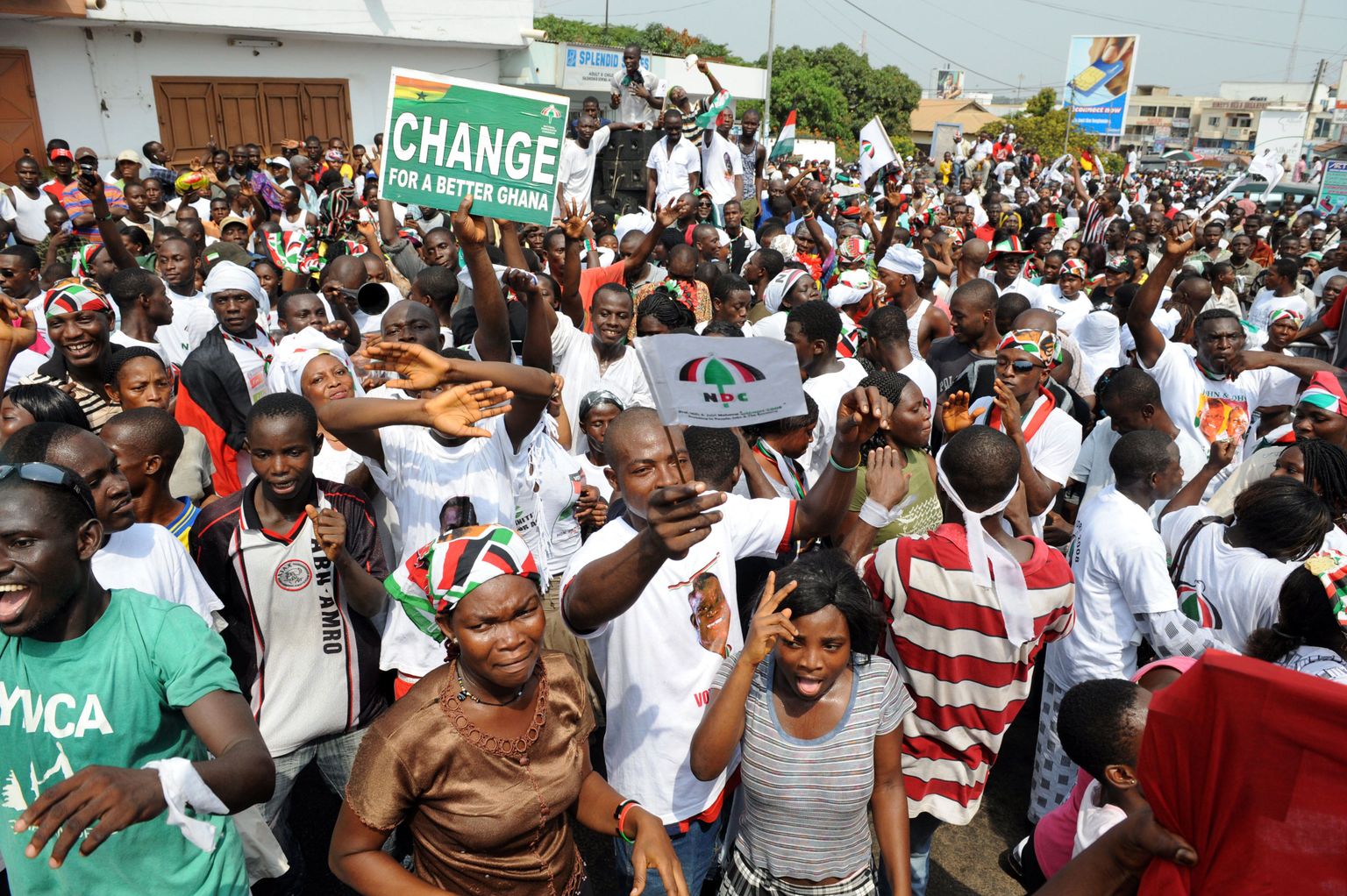 Ghana uueks presidendiks valitud John Atta Millsi toetajad.