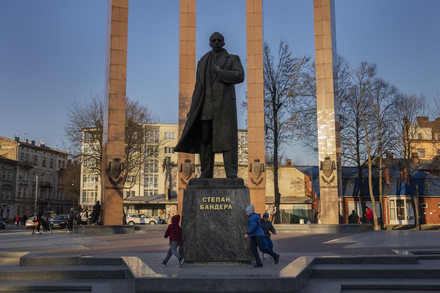 Памятник Степану Бандере во Львове.