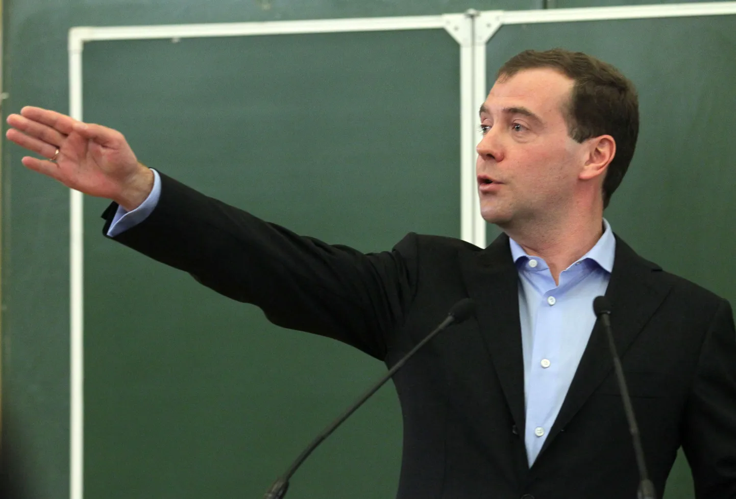 Dmitri Medvedev Moskva Riikiku Ülikooli tudengite ees