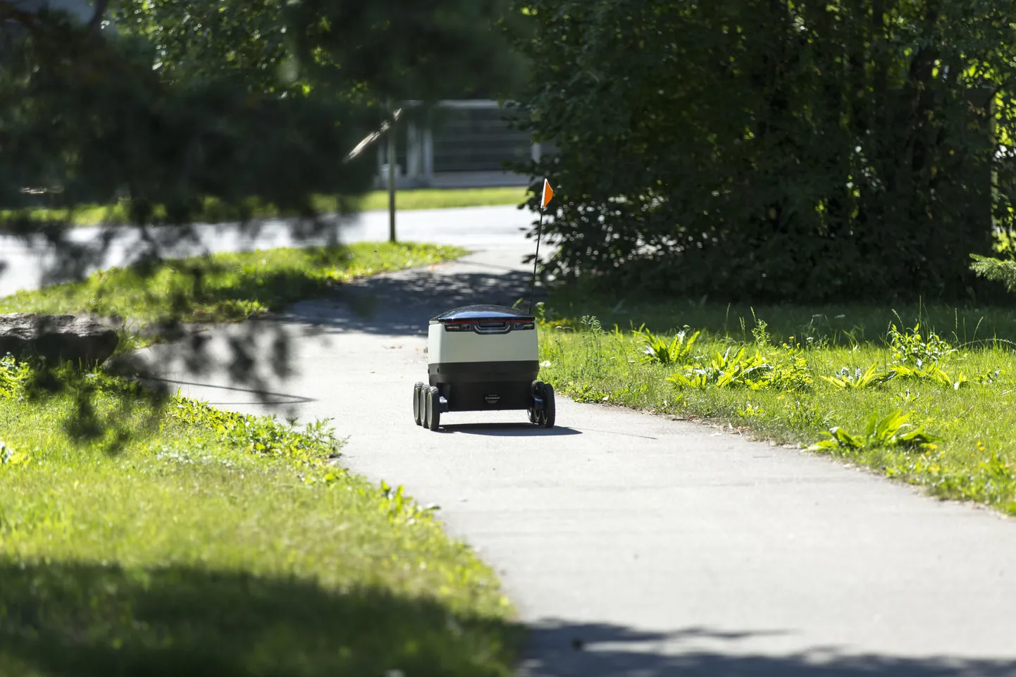 Linnatänavatel vurav pakirobot on üks põhjus, miks Tallinn jõudis innovatsioonipealinnade nimistusse.