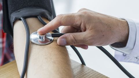 UUS RAVISUUND ⟩ Teadlased leidsid täiesti uue viisi kõrge vererõhu langetamiseks