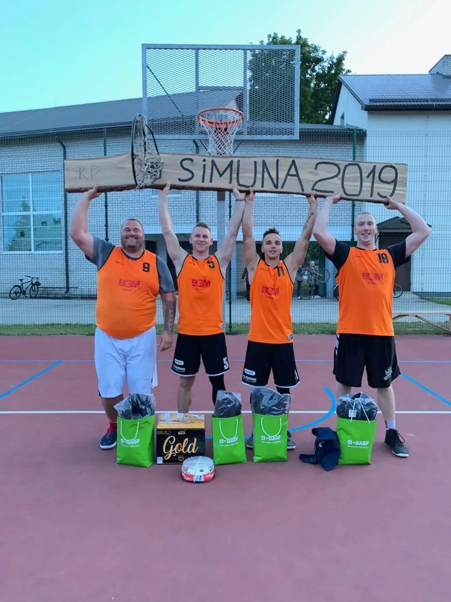 Võidukas Simuna 3x3-korvpalli turniiri meeskond 99 Problems.