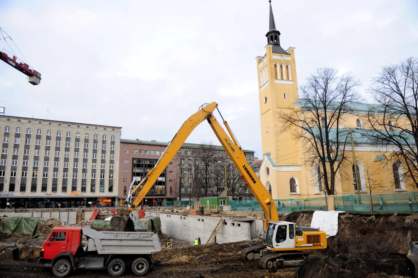 Maa-aluse parkla ehitamine Vabaduse väljakul.