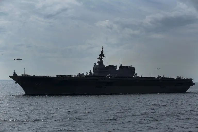 Helikopter maandumas Izumole.