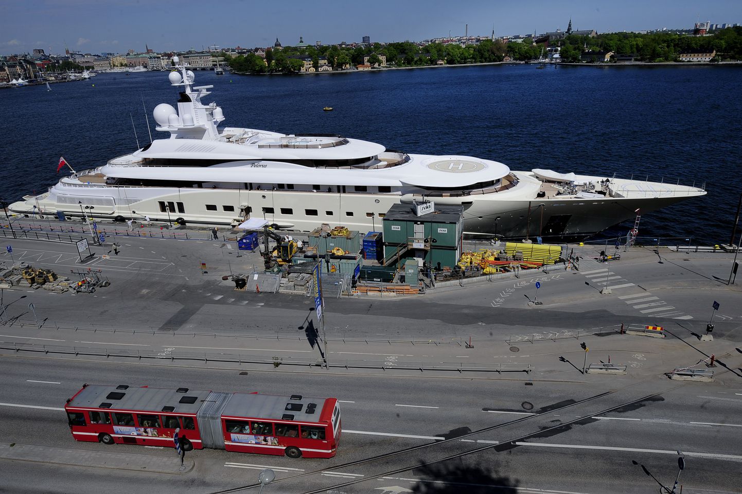 Roman Abramovitši jaht Stockholmi sadamas