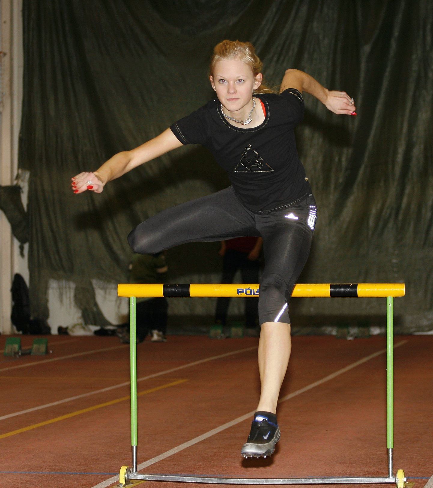 Merli Lill oli Eesti kergejõustiku sisemeistrivõistlustel tõkkejooksus kiireim naisjuunior.