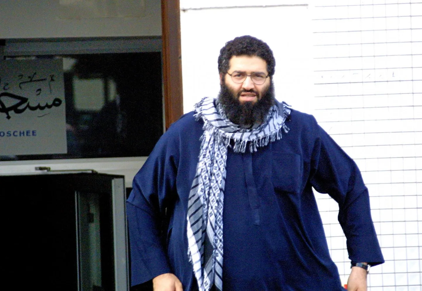 Mohammed Haydar Zammar 2001. aastal Saksamaal mošeest väljumas.