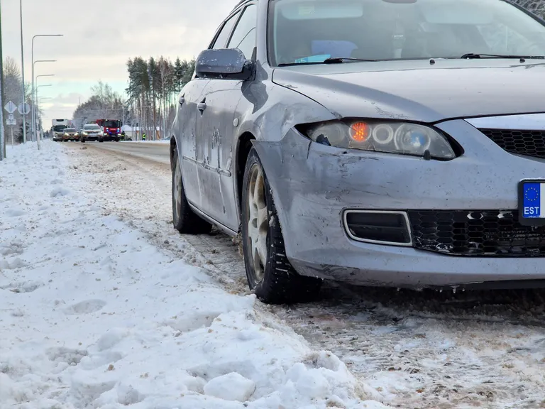 Sündmuste jada sai alguse Mazda hooletust vasakpöördest.