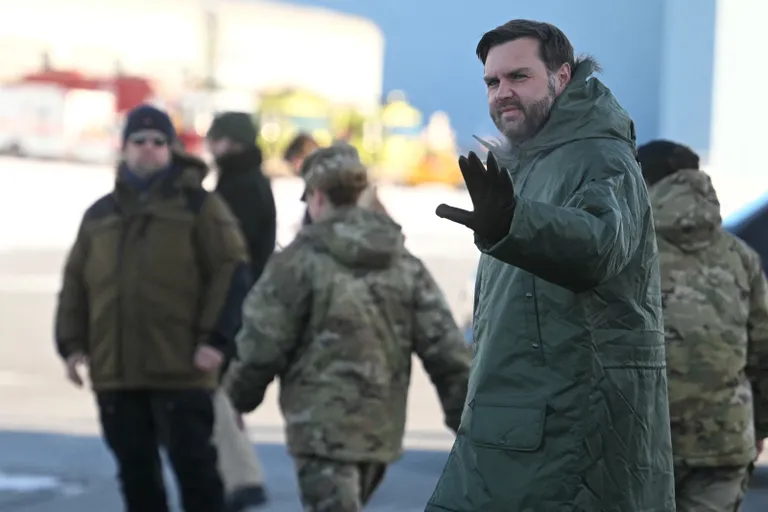 USA asepresident JD Vance saabus kohaliku aja järgi reede pärastlõunal (Eesti aja järgi kell 17.52) Gröönimaa loodeosas asuvasse Ühendriikide Pituffiki sõjaväebaasi. Nii Gröönimaa kui Taani võimud näevad ameeriklaste visiidis provtseerivat sammu.